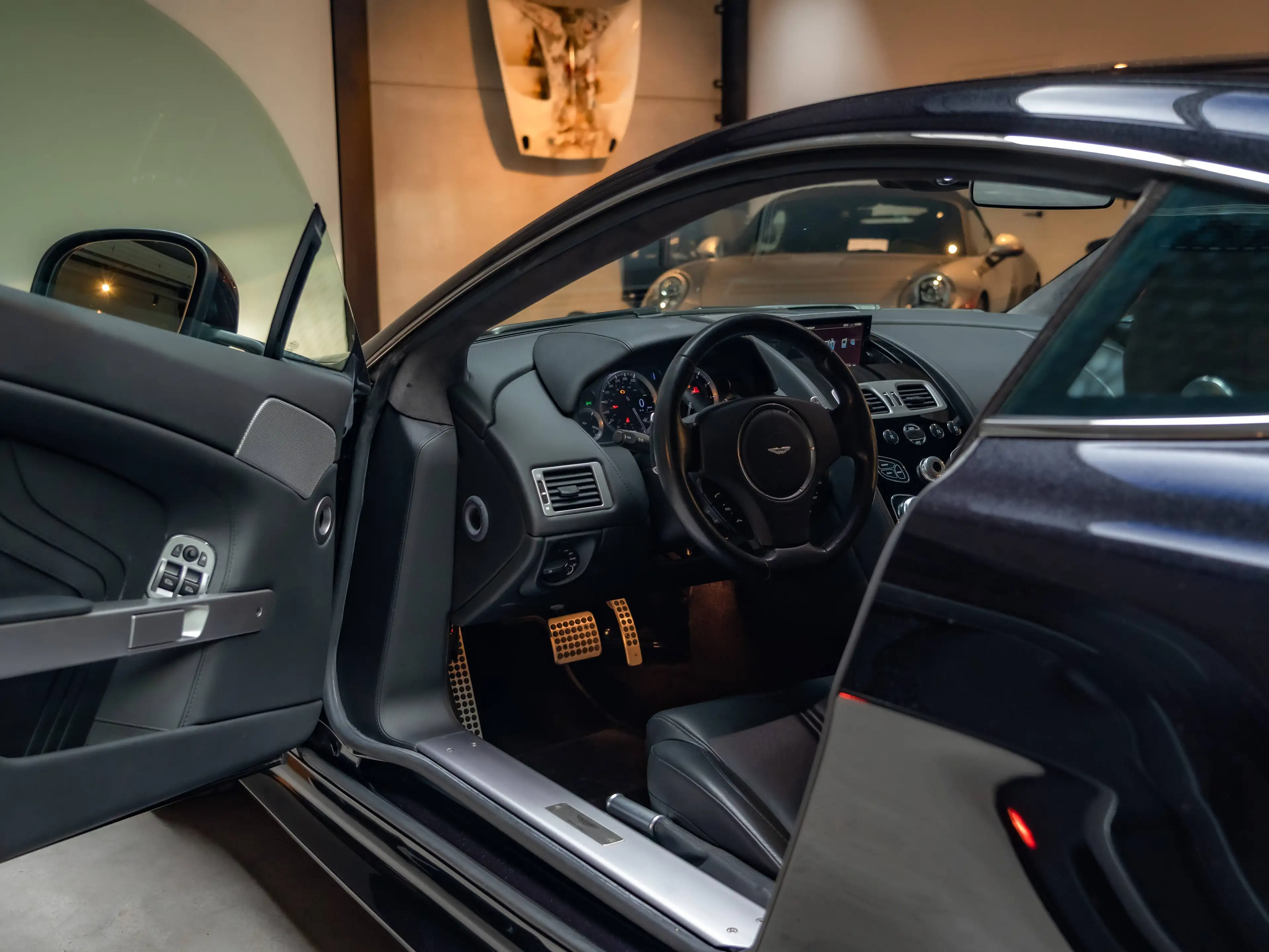 Aston Martin V8 Vantage S 4.7i V8 Sportshift II — photo 13