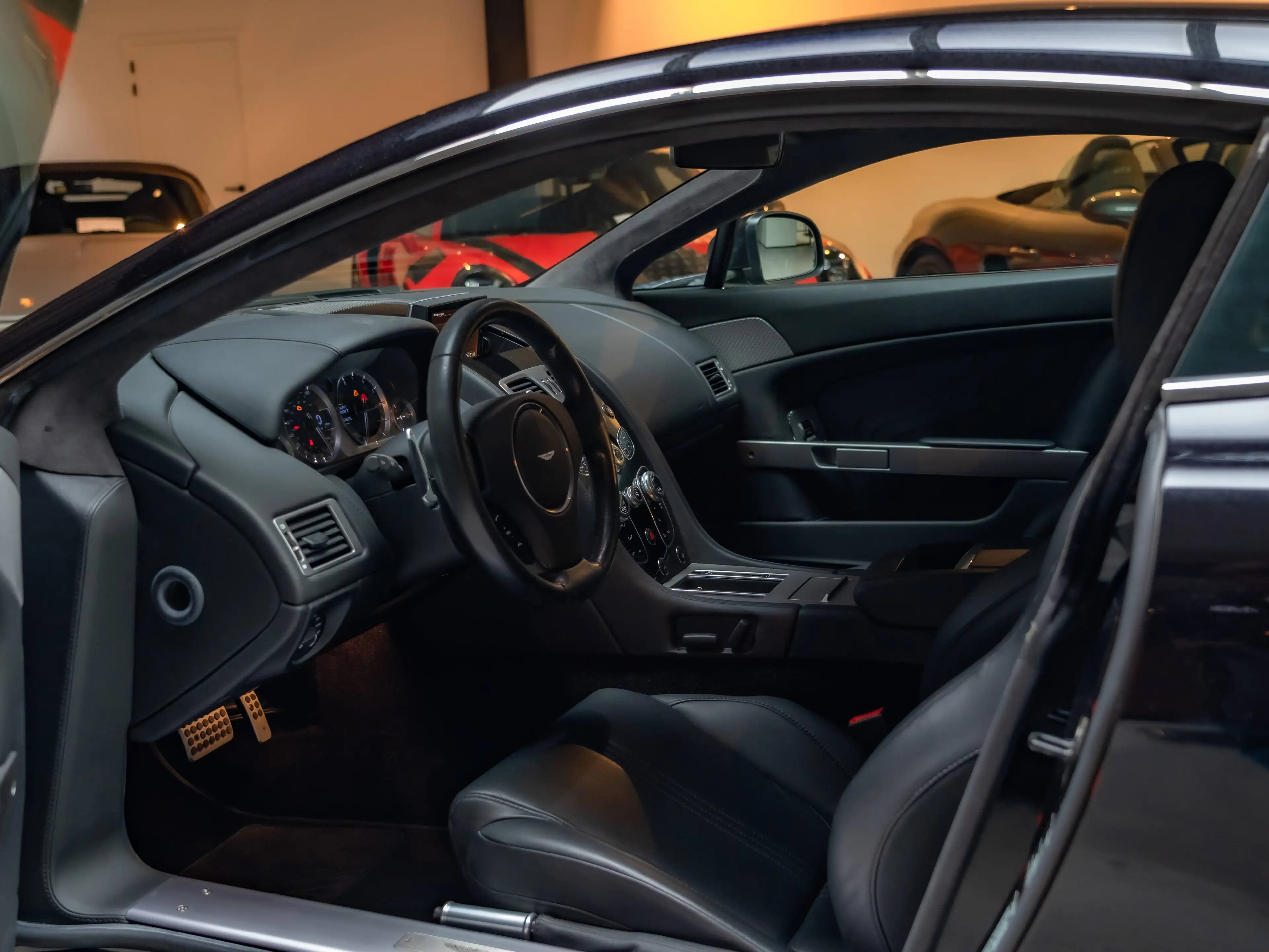 Aston Martin V8 Vantage S 4.7i V8 Sportshift II — photo 14