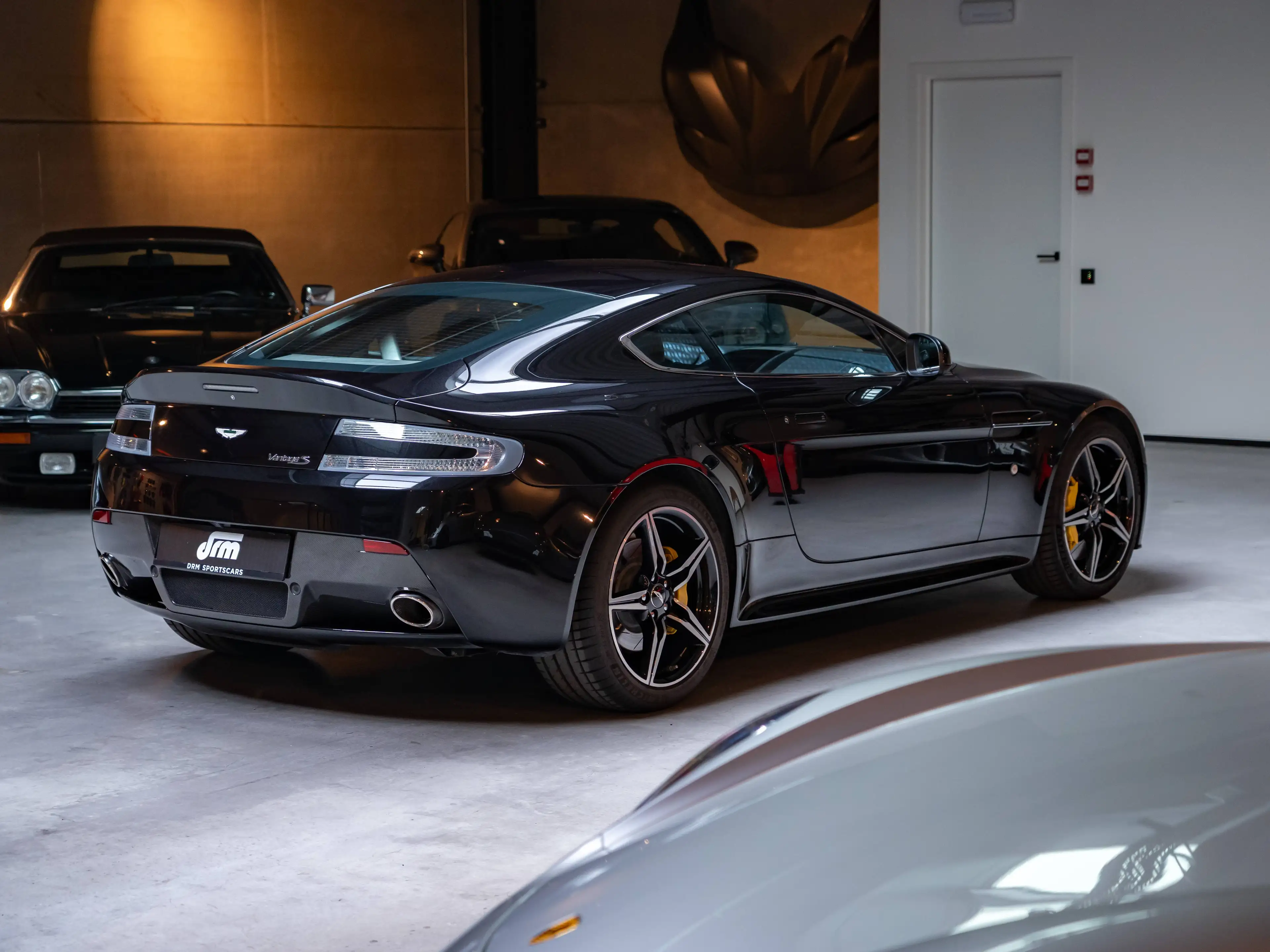Aston Martin V8 Vantage S 4.7i V8 Sportshift II — photo 11