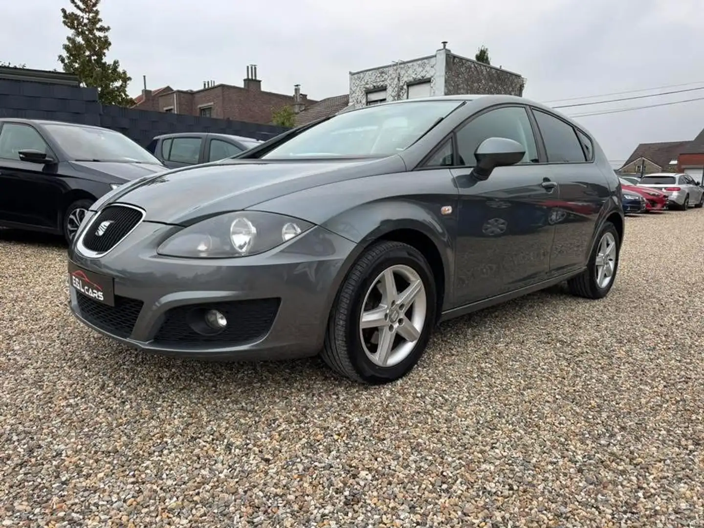 SEAT Leon Leon 1.6 CR TDi Ultima **12 mois de garantie** Gris - 1