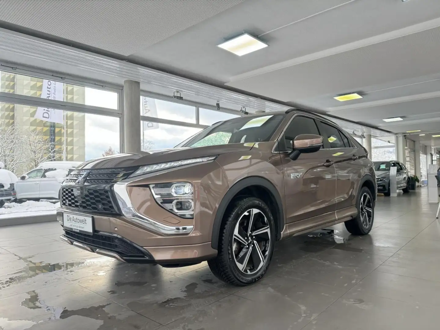 Mitsubishi Eclipse Cross 2.4 4WD PlusSelect NAVI LED LEDER Braun - 2