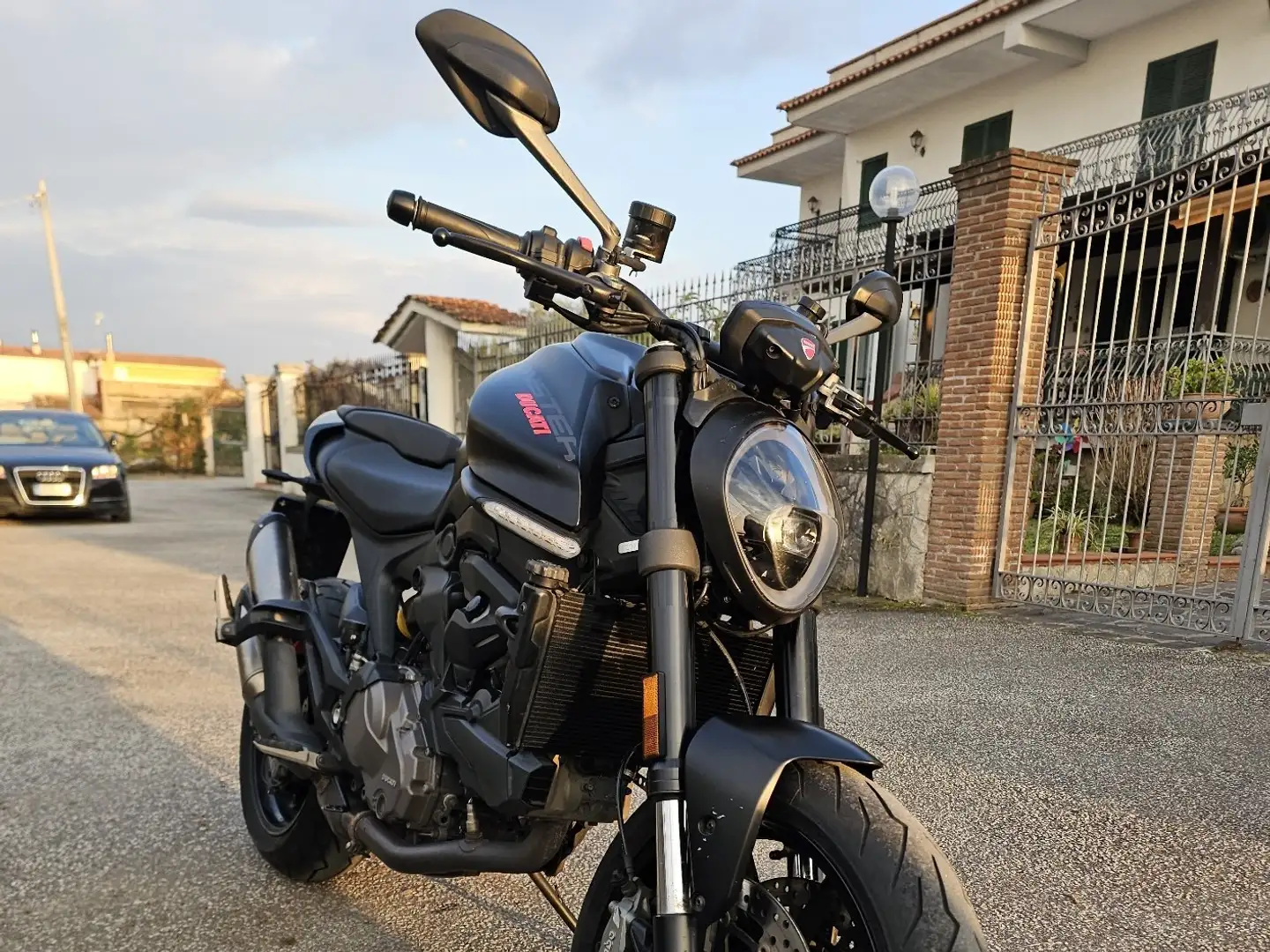 Ducati Monster 937 Negru - 1