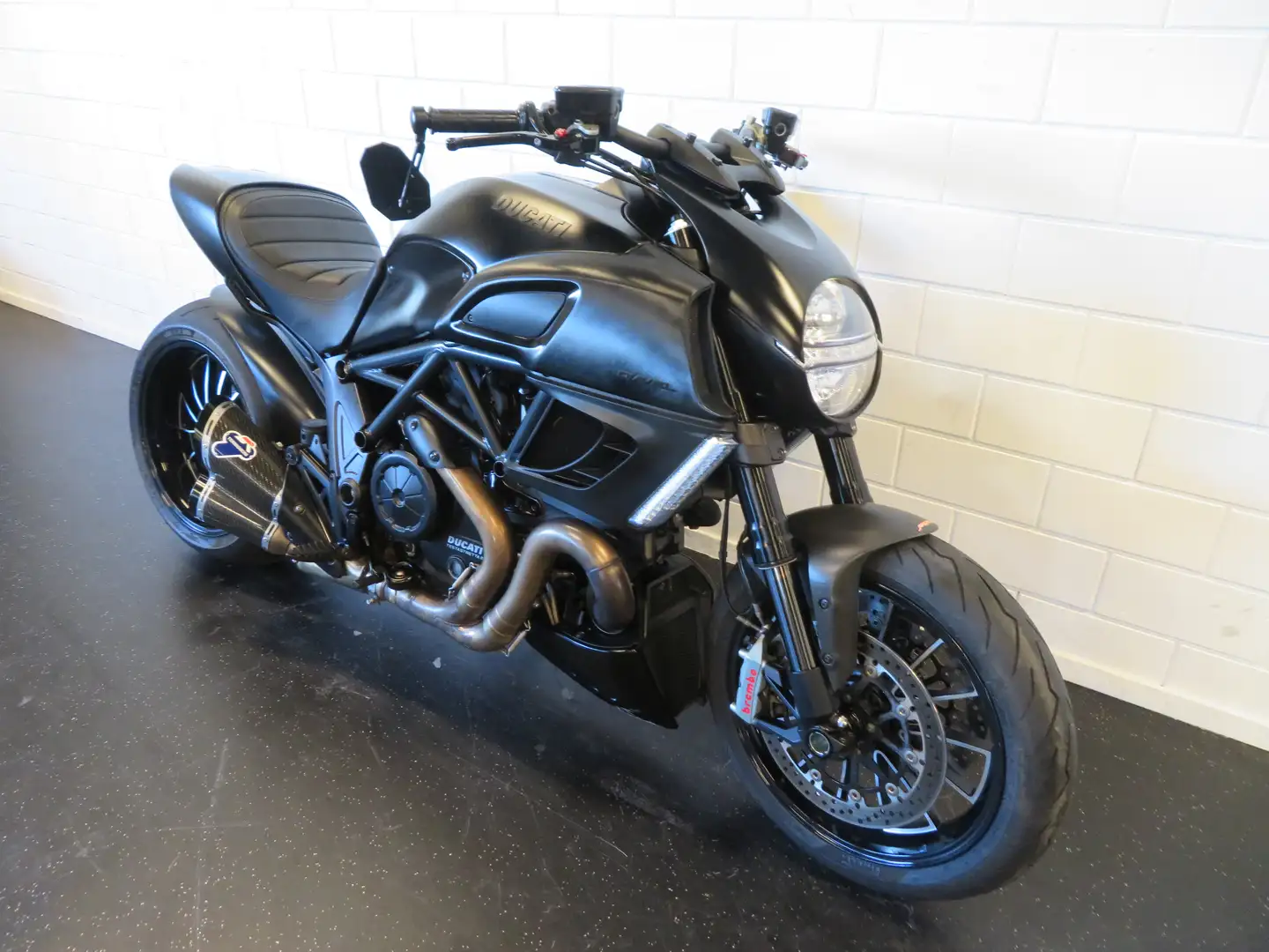 Ducati Diavel BLACK-EDITION!! TERMIONI Negru - 2