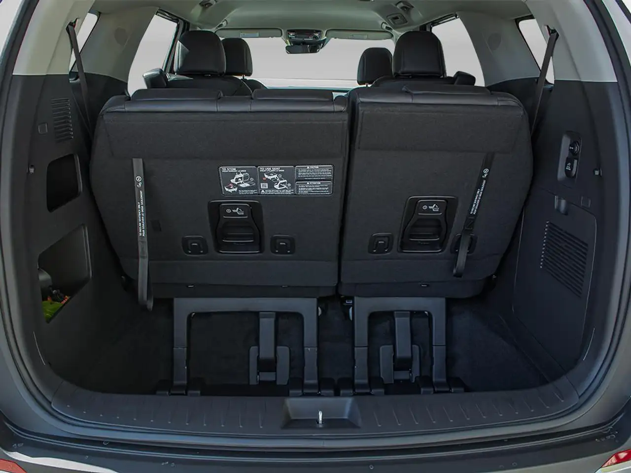Kia Carnival снимка Kia Carnival