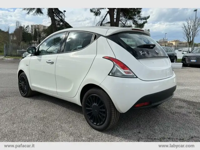 Lancia Ypsilon view 13