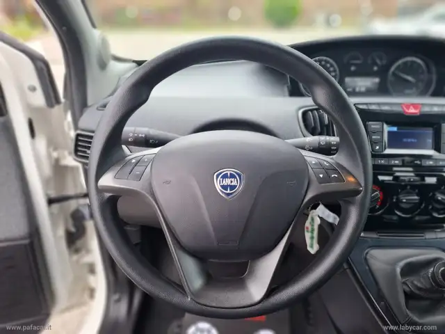 Lancia Ypsilon view 6