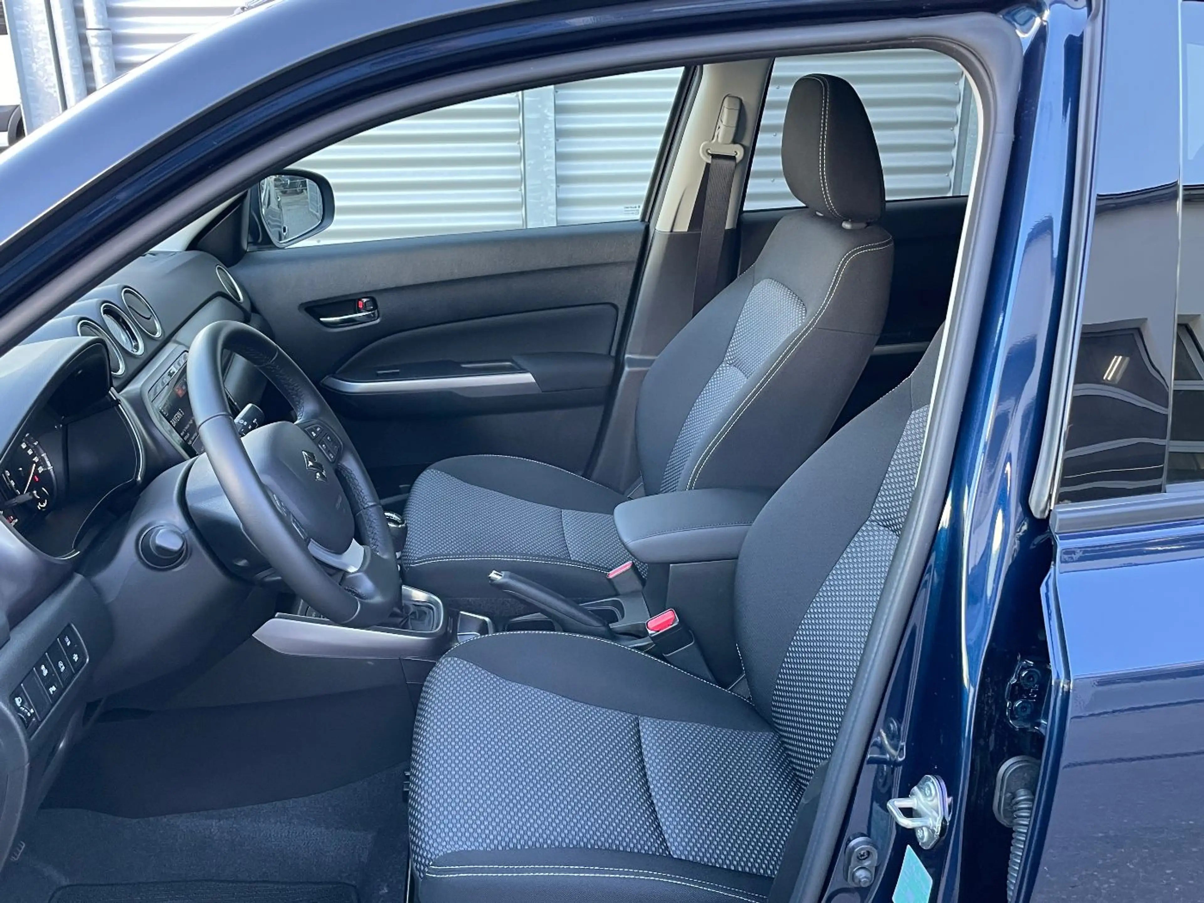 Suzuki Vitara Comfort Navi Kamera LED SHZ Alarm SHZ — photo 23