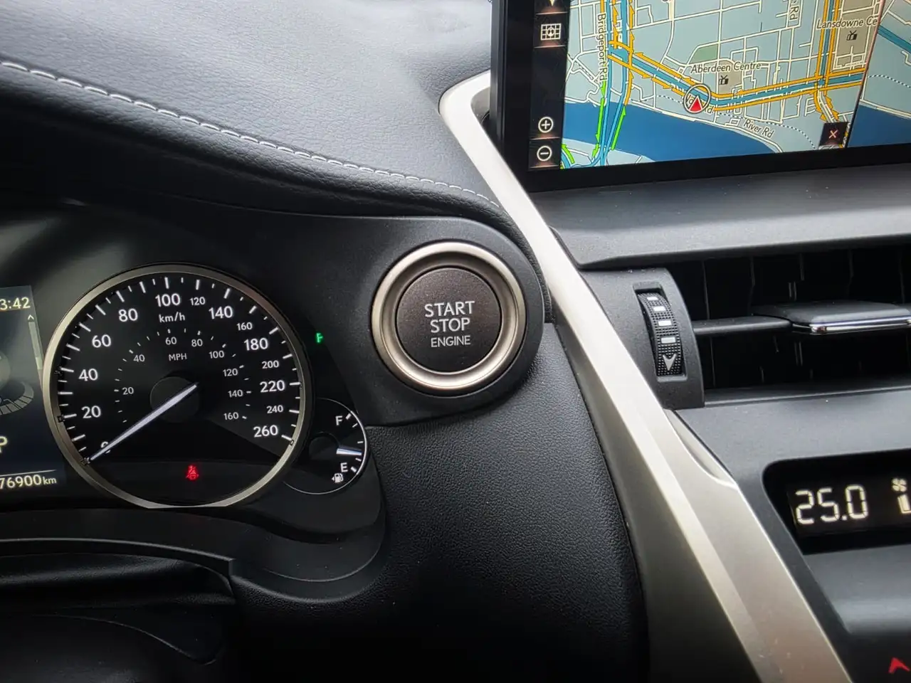 Lexus NX снимка Lexus NX