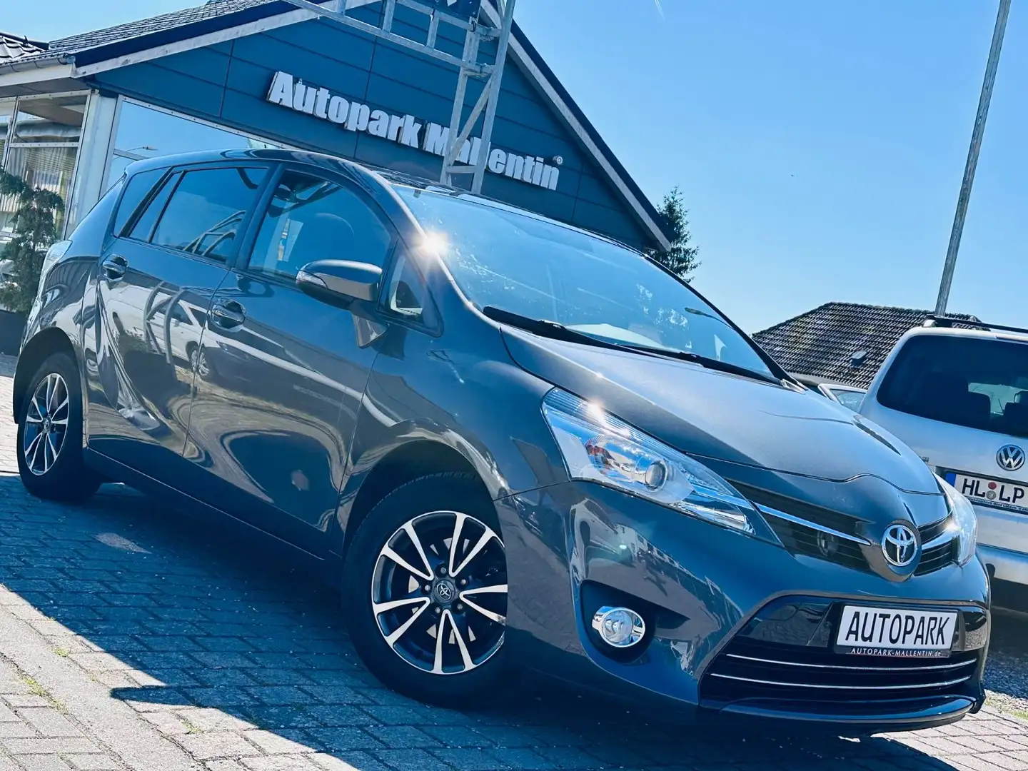 Toyota Verso Life *KAMERA*SHZ*TEMPOMAT* Grau - 1