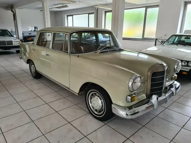 Mercedes-Benz 200 US KALIFORNIA ROST FREI.