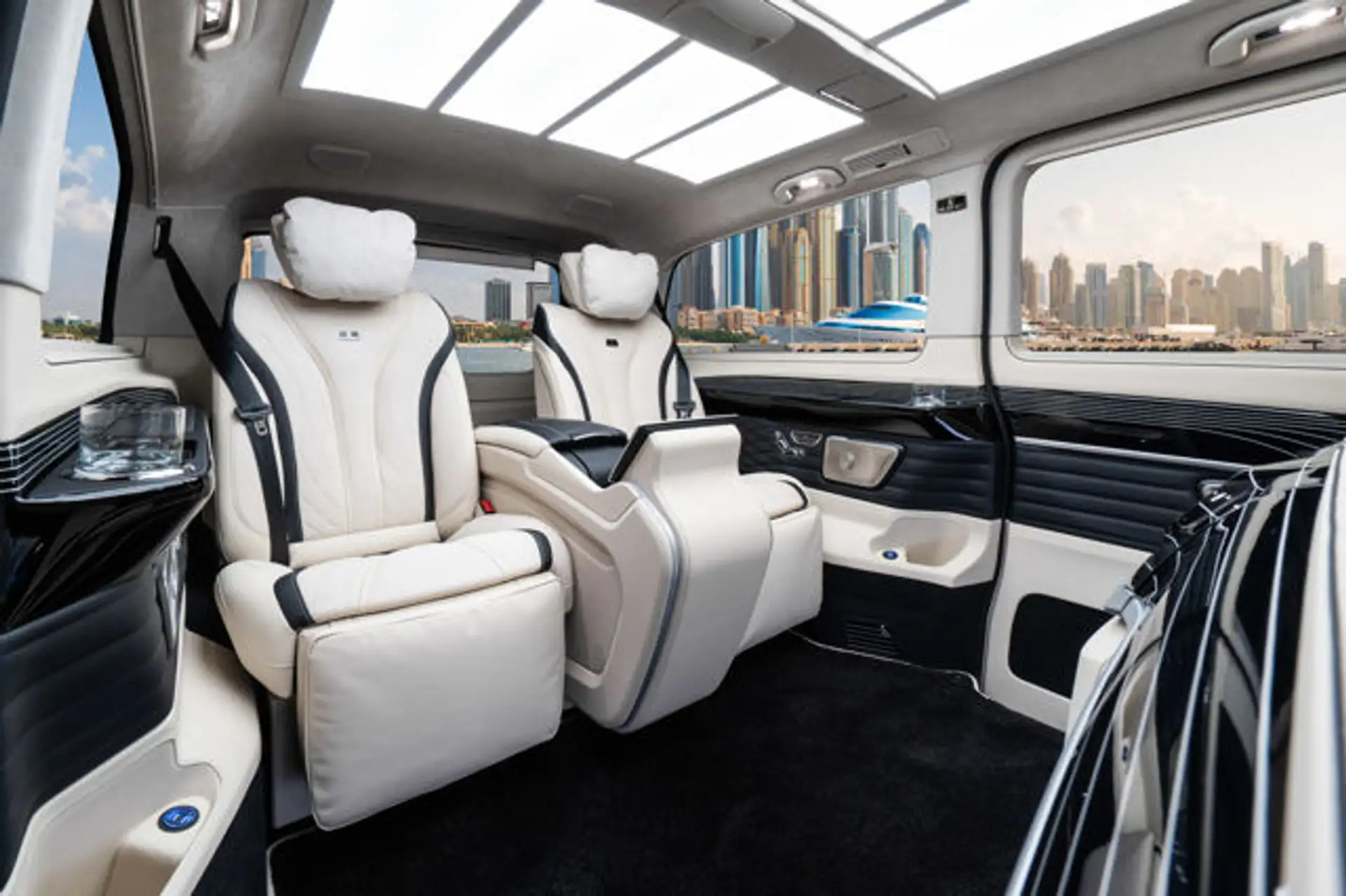 벤츠 V300 KLASSEN VIP Business Van 2025 2026 검정 사진 5