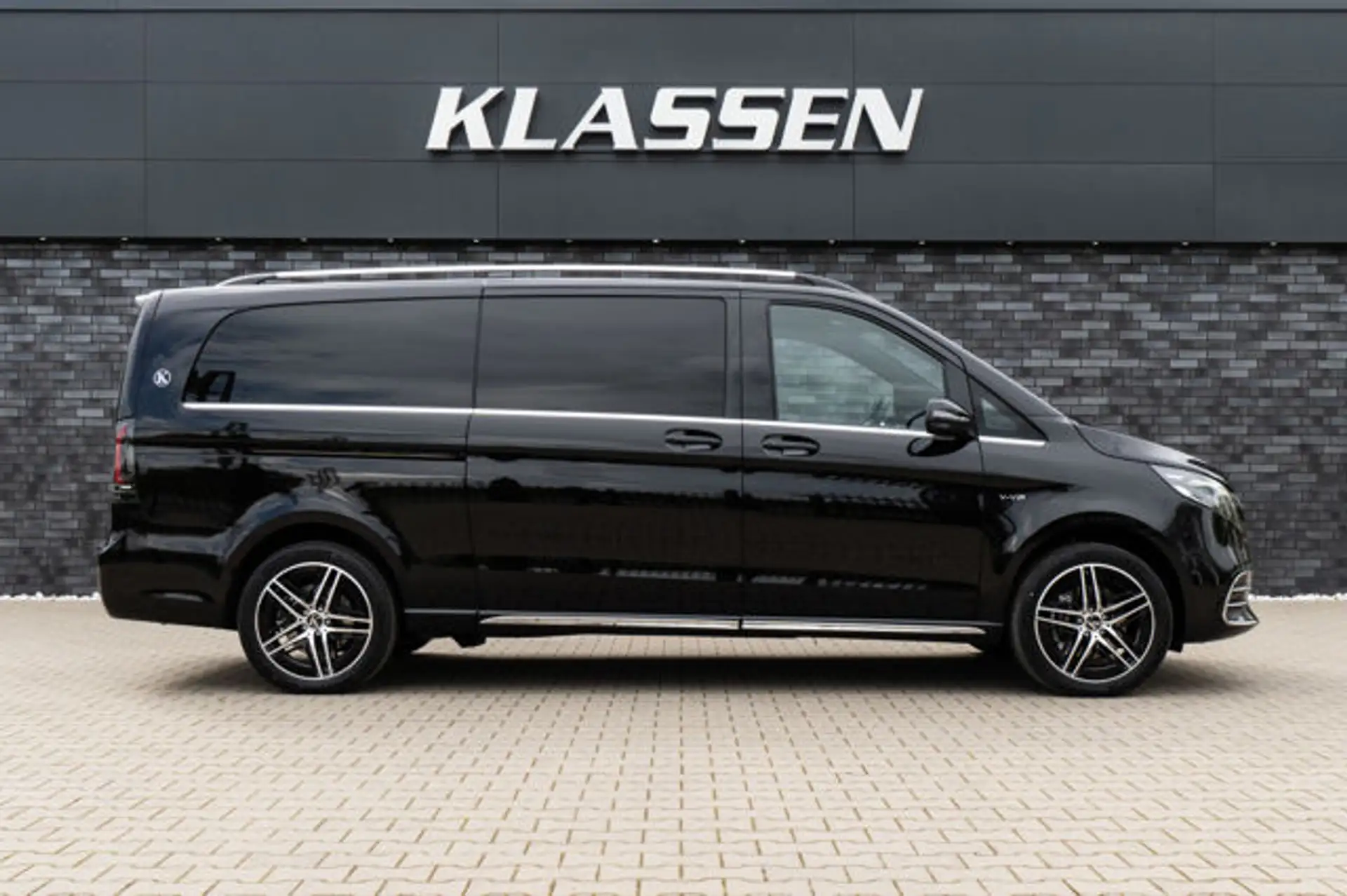 벤츠 V300 KLASSEN VIP Business Van 2025 2026 검정 사진 2