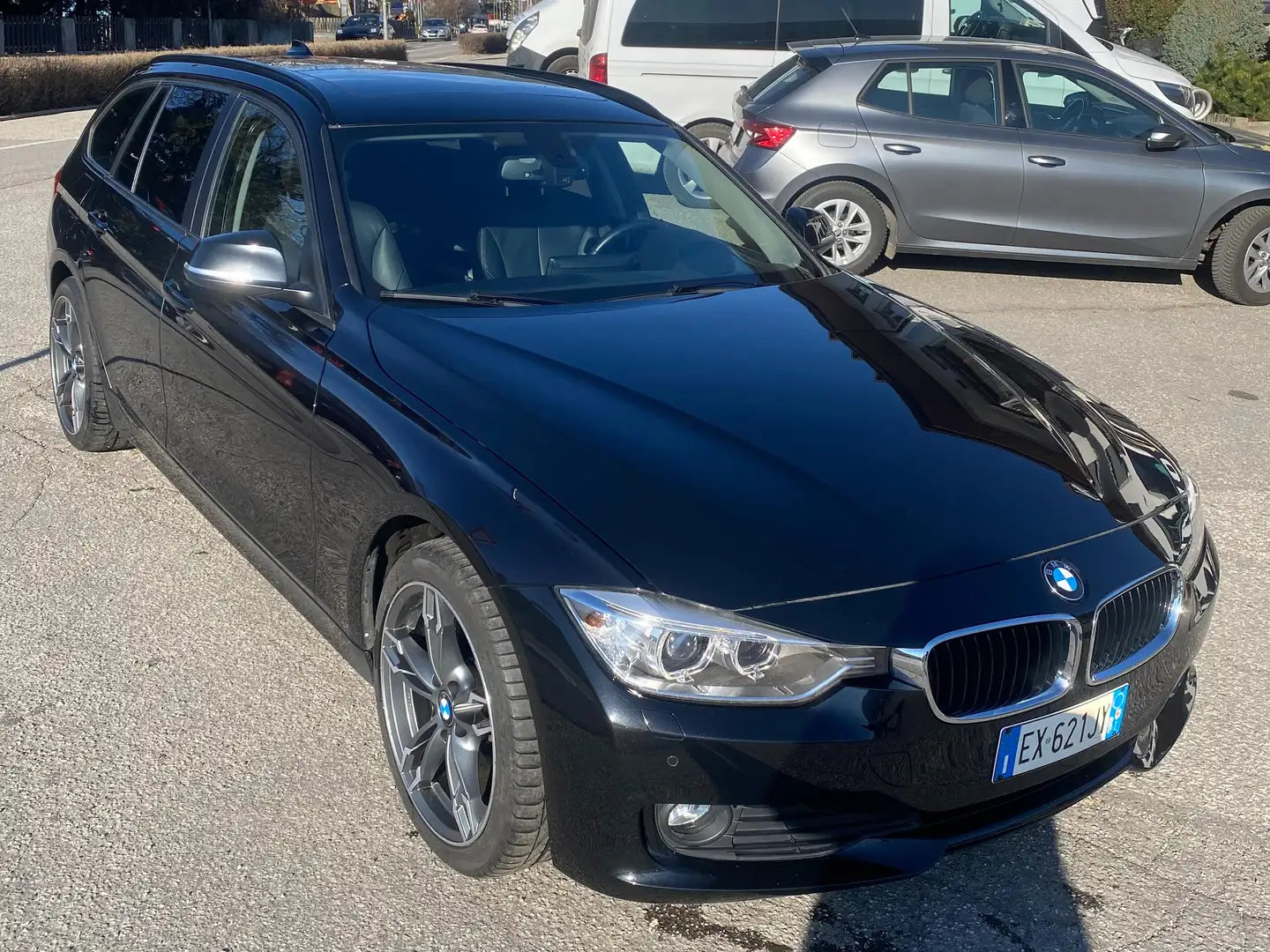 BMW 320 320d Touring xdrive Business auto Schwarz - 1