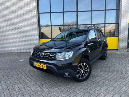 Dacia Duster 125PK Black Edition, 4 seizoenenbanden, Airco, Cam