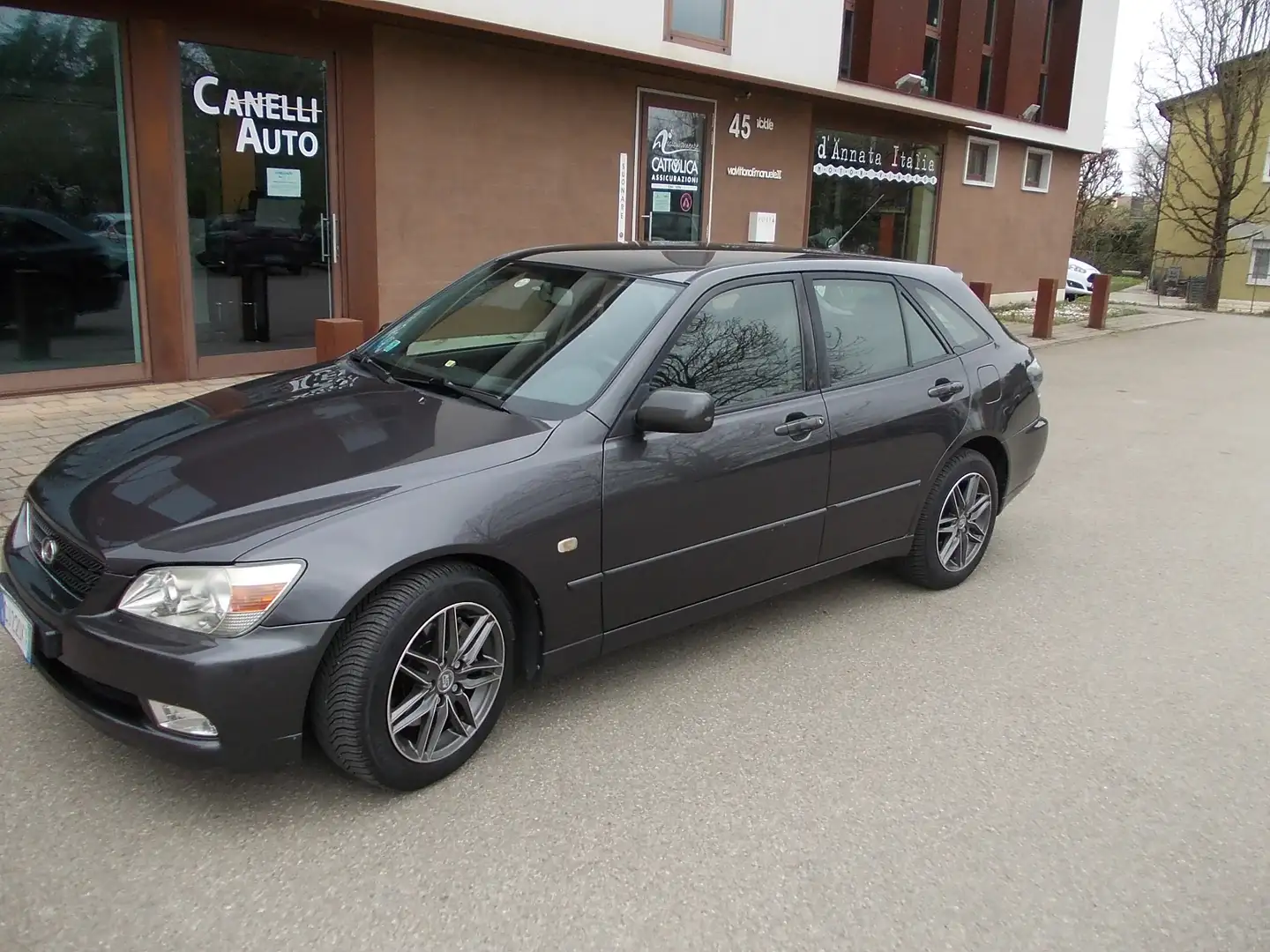 Lexus IS 200 IS I 1999 Wagon 2.0 Plus wagon Gris - 1