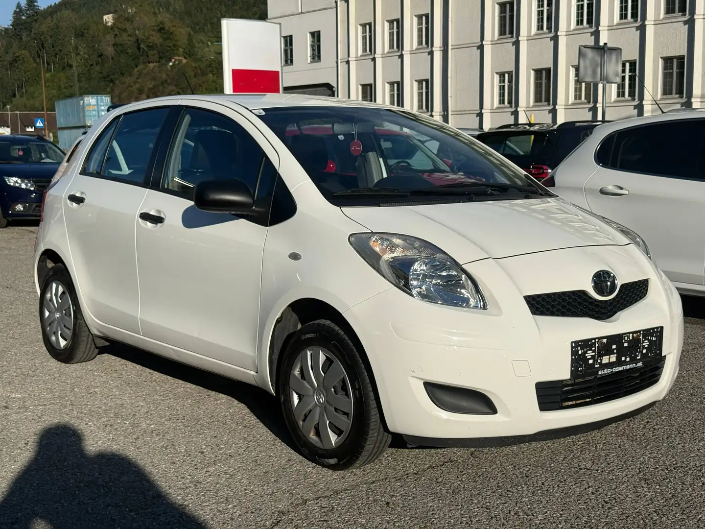 Toyota Yaris 1.0 VVT-i | TÜV NEU |AHK Weiß - 1