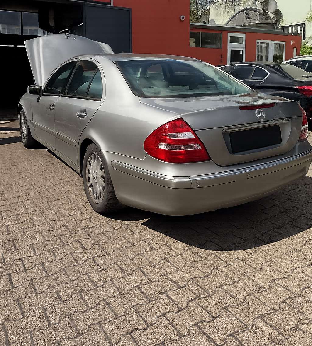 Second hand Mercedes Benz E-Class 320