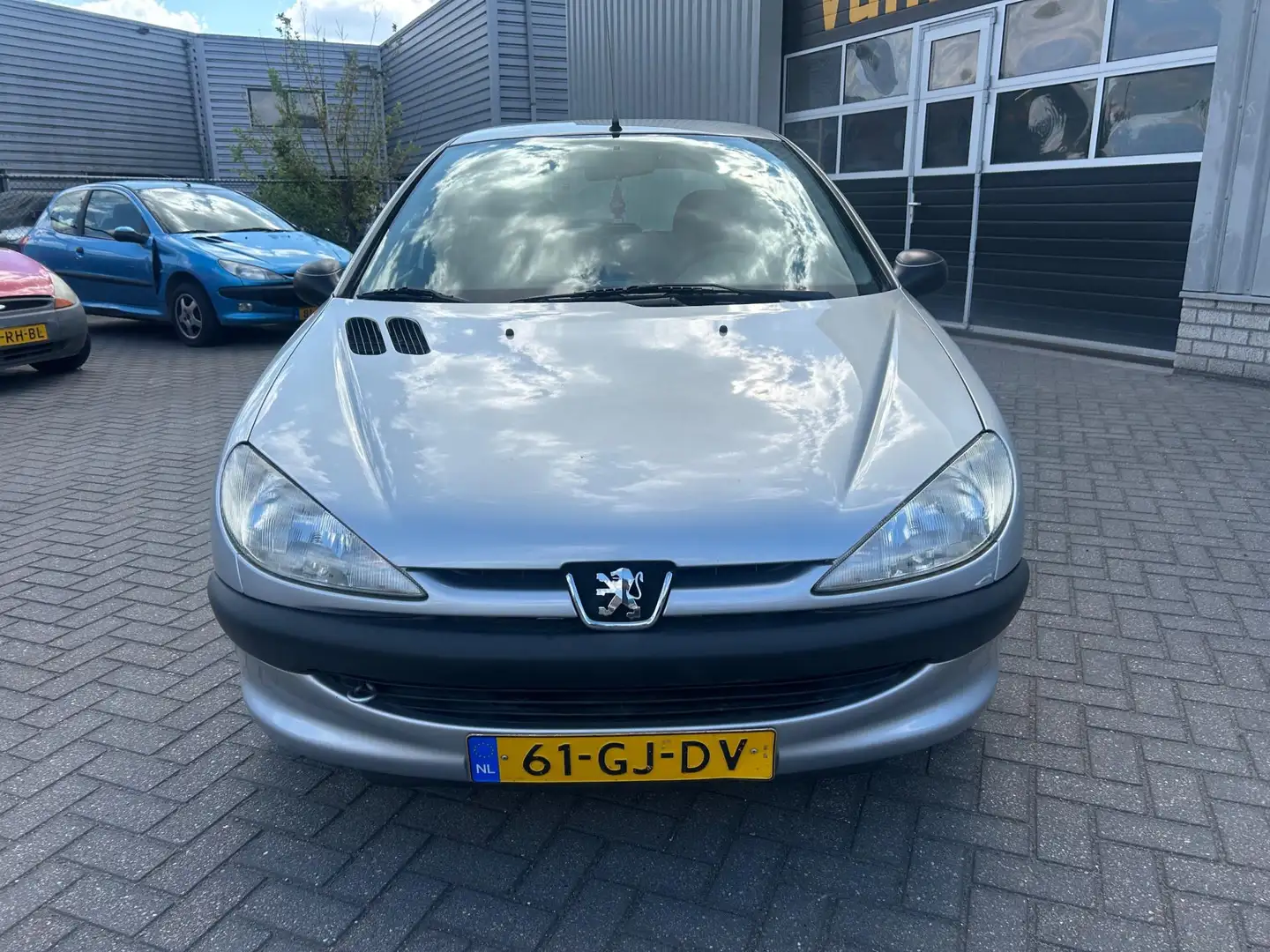 Peugeot 206 1.4 XR | NAP | 5 DEURS | APK 07-2026 | Grijs - 2