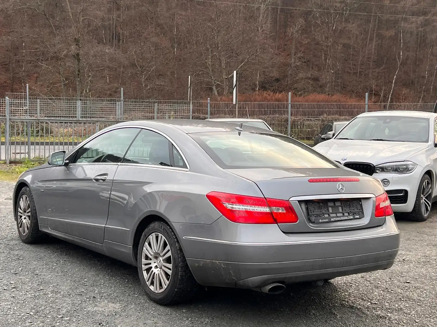 Mercedes-Benz E 250 E 250 CGI Coupe BlueEFFICIENCY Automatik Elegance Grau - 2