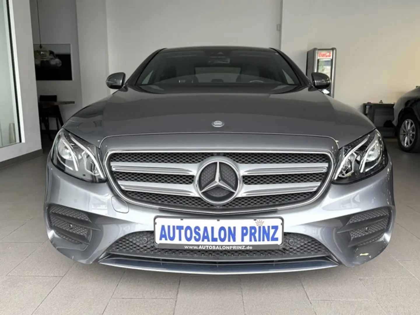 Mercedes-Benz E 200 AUTOM KLIMA NAVI TEILLDR KAMERA AMG-PAKET Gris - 2