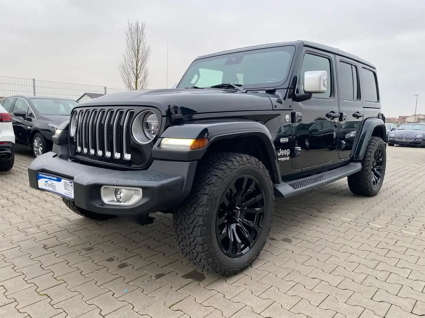 Jeep Wrangler Unlimited Sahara|Overland|Open Sky Schwarz - 1