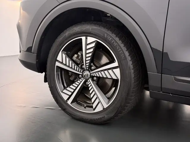 MG ZS view 25