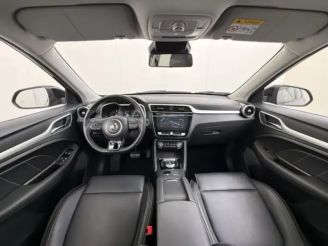 MG ZS view 3