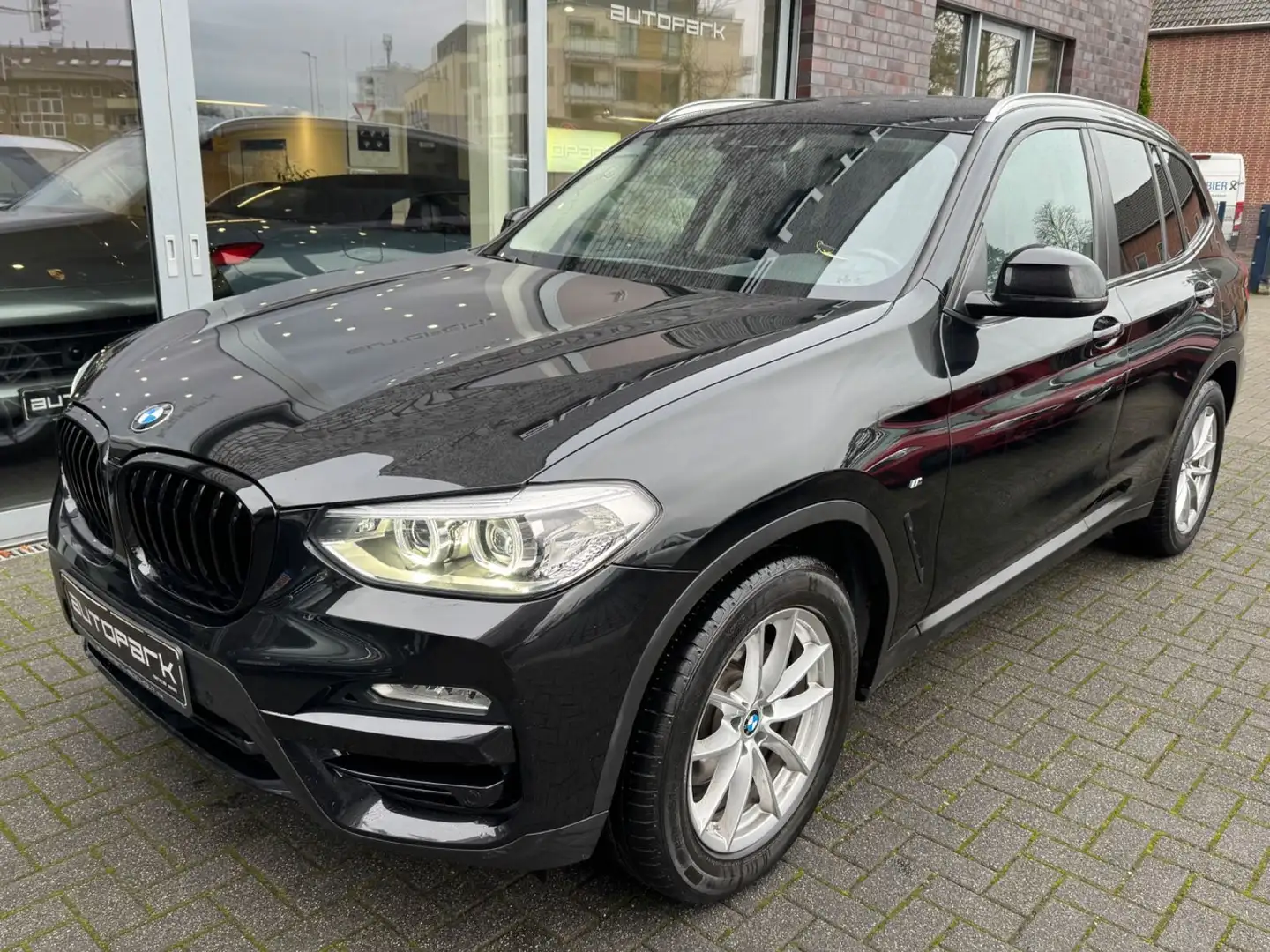 BMW X3 xDr 20i Advantage StHz AHK Kamera LenkHZ 18" Noir - 1