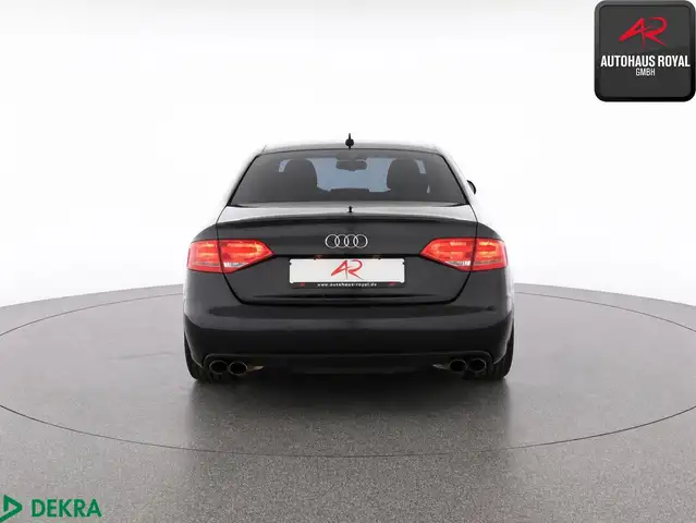 Audi A4 view 4