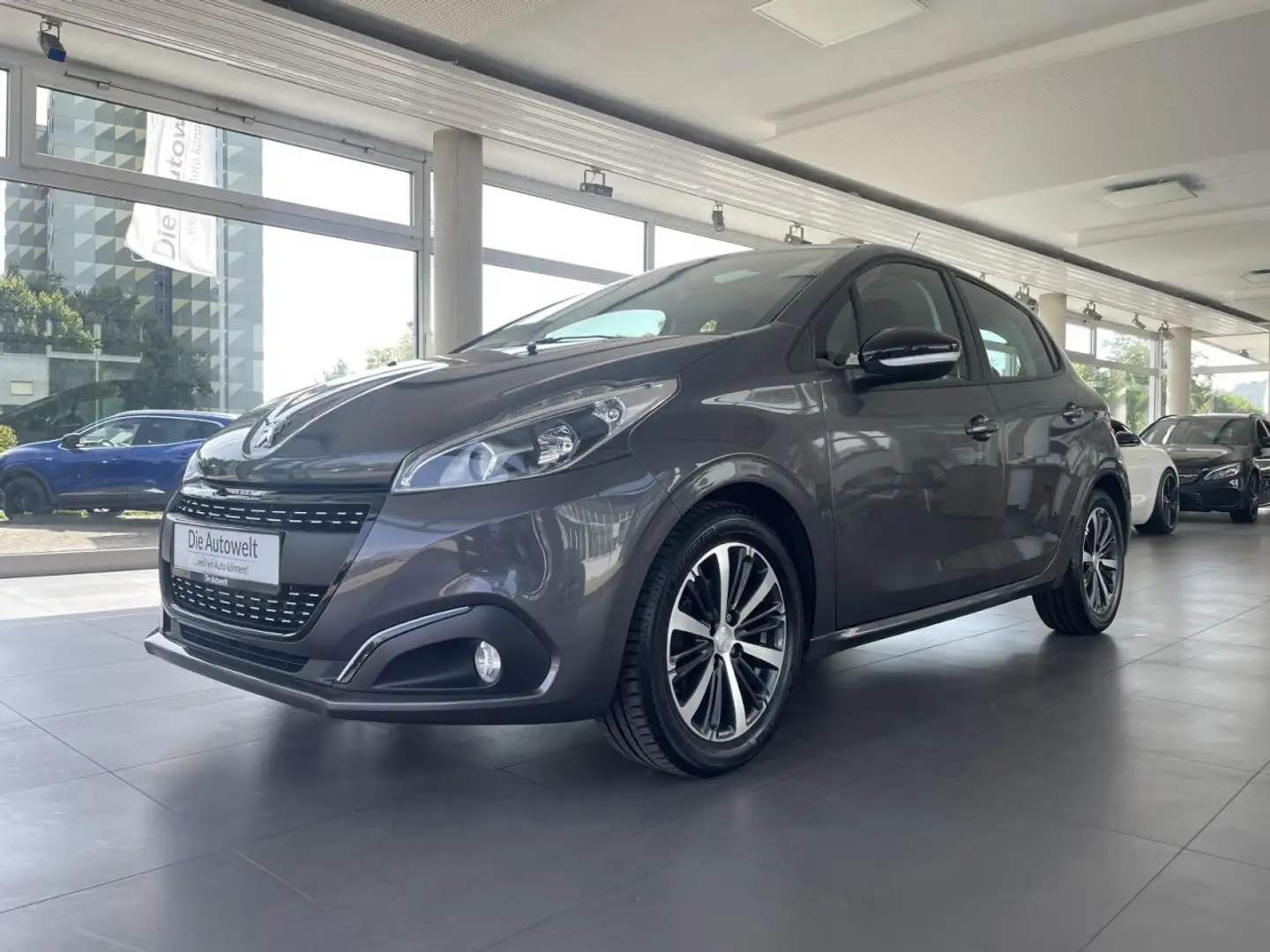 Peugeot 208 Active 1.2 GLASDACH SHZG R-KAM KLIMAAUT PDC Klima Grau - 2