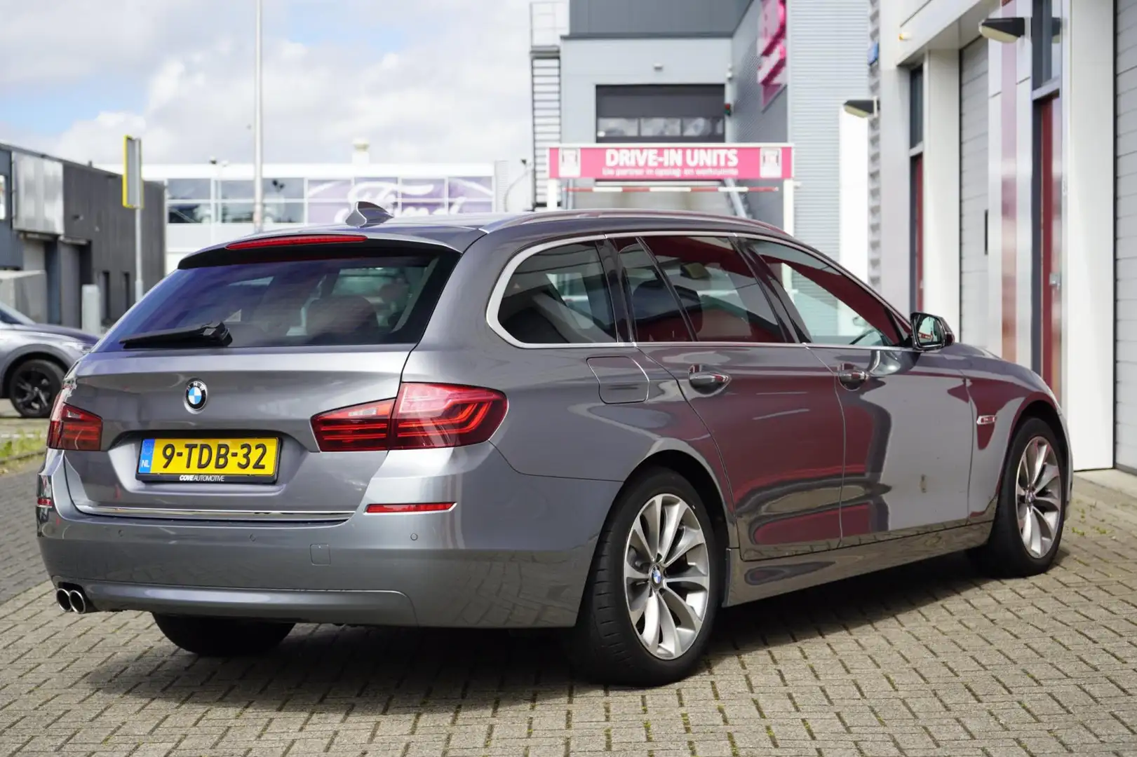 BMW 518 5-serie Touring 518d Luxury Edition Gris - 2