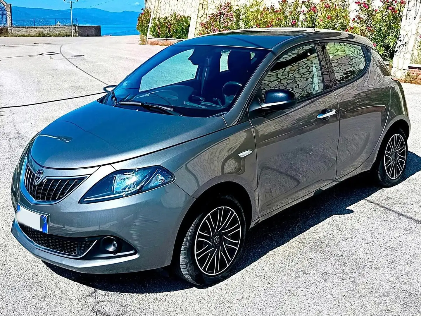 Lancia Ypsilon Ypsilon 1.0 firefly hybrid Gold s Grijs - 1