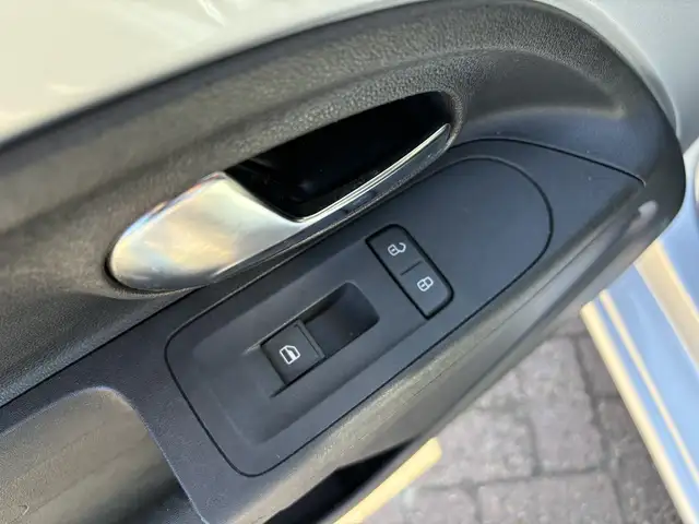 Volkswagen Up! view 3