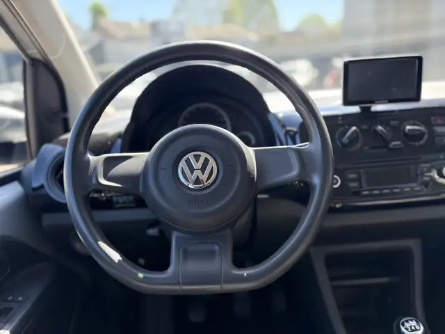 Volkswagen Up! view 10