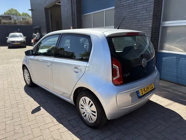 Volkswagen Up! view 16