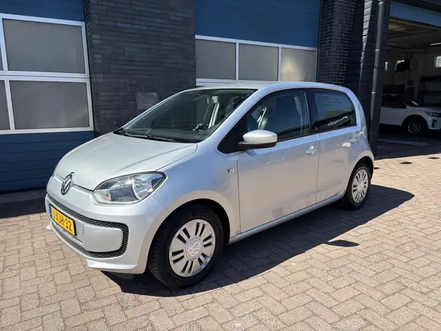 Volkswagen Up! view 26