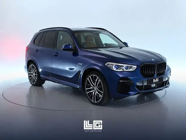 BMW X5 view 4