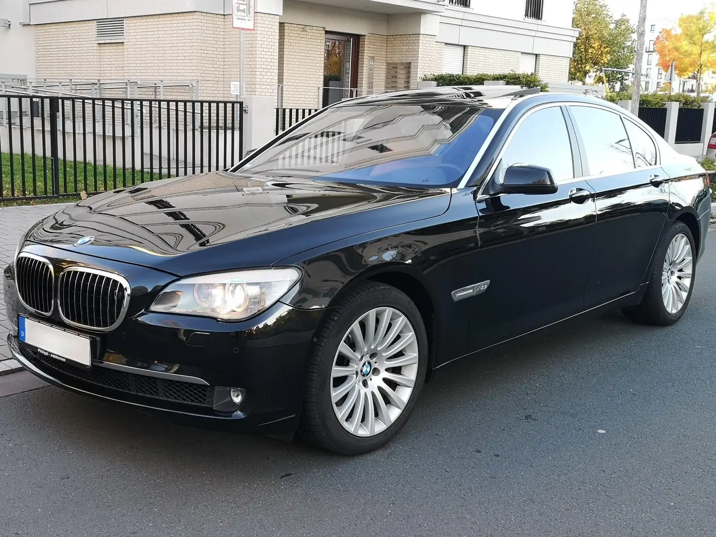 BMW 760 V12, wenig KM, 3xTV, HUD, Night Vision Schwarz - 1