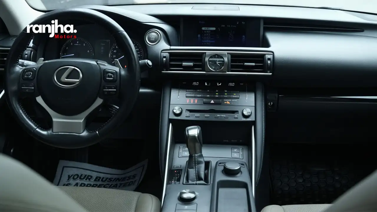 Lexus IS снимка Lexus IS
