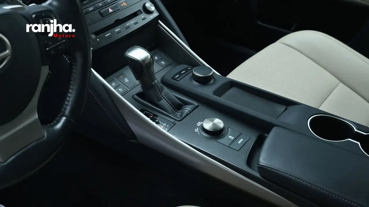 Lexus IS снимка Lexus IS