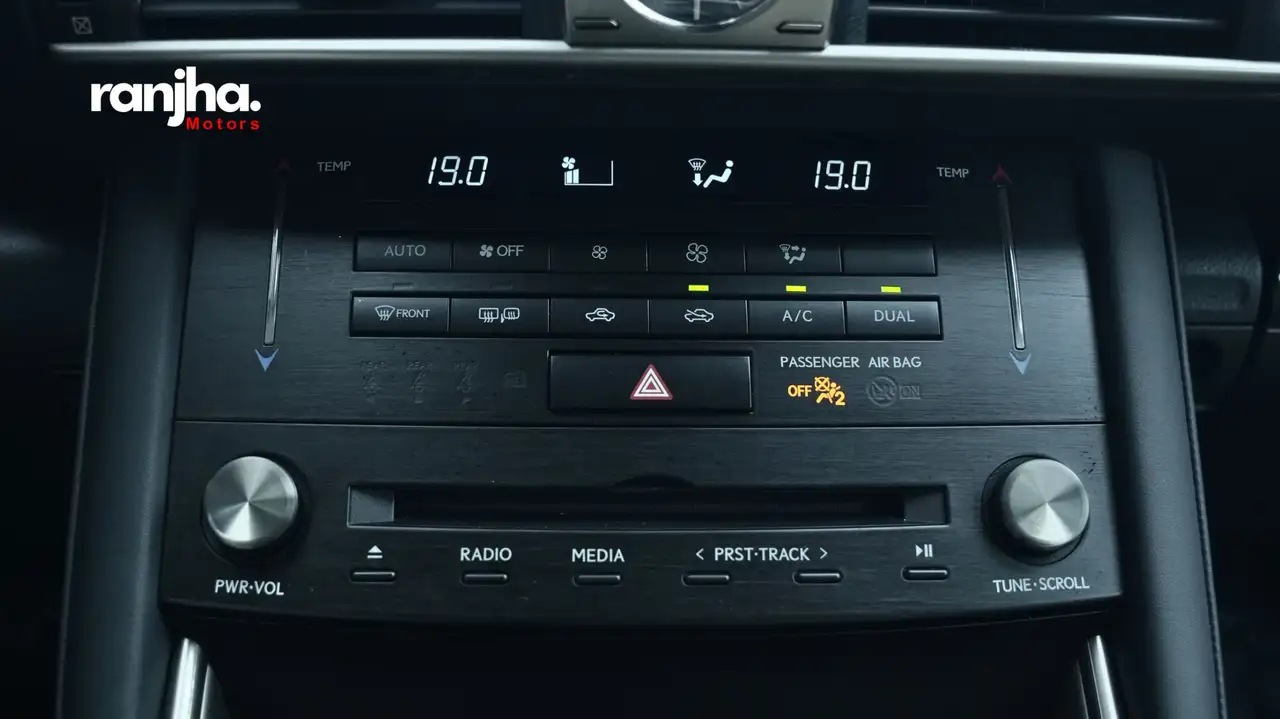 Lexus IS снимка Lexus IS