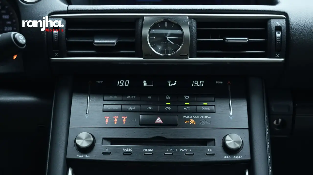 Lexus IS снимка Lexus IS