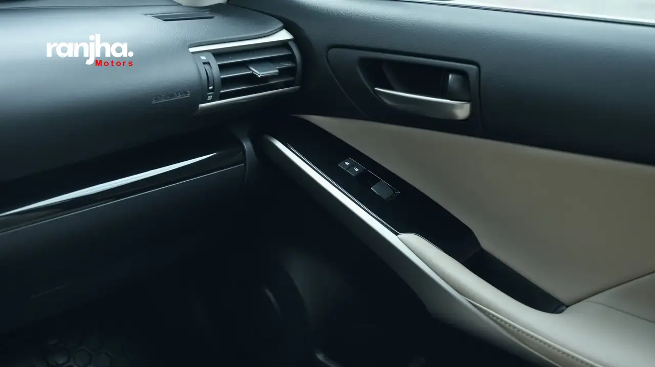 Lexus IS снимка Lexus IS