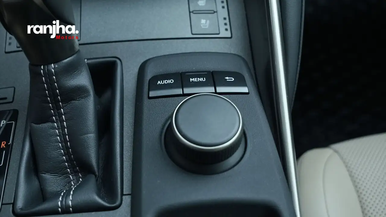 Lexus IS снимка Lexus IS