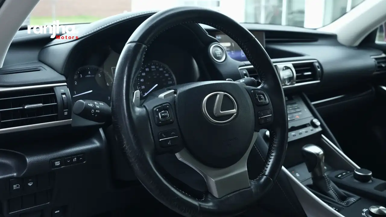 Lexus IS снимка Lexus IS