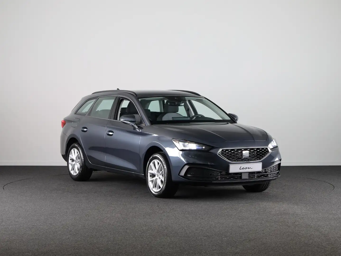SEAT Leon Sportstourer Style 1.5 TSI 115pk Stationwagen 6 ve Grijs - 2
