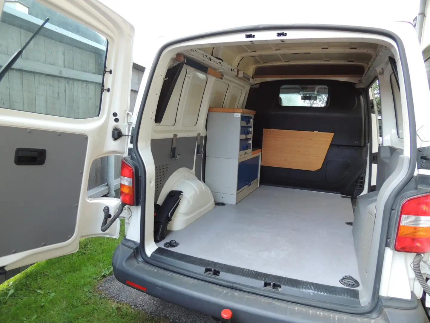 Volkswagen T5 Kombi 2,5 TDI DPF - MD - Pickerl -ÖAMTC bis 05/26+4 Weiß - 1