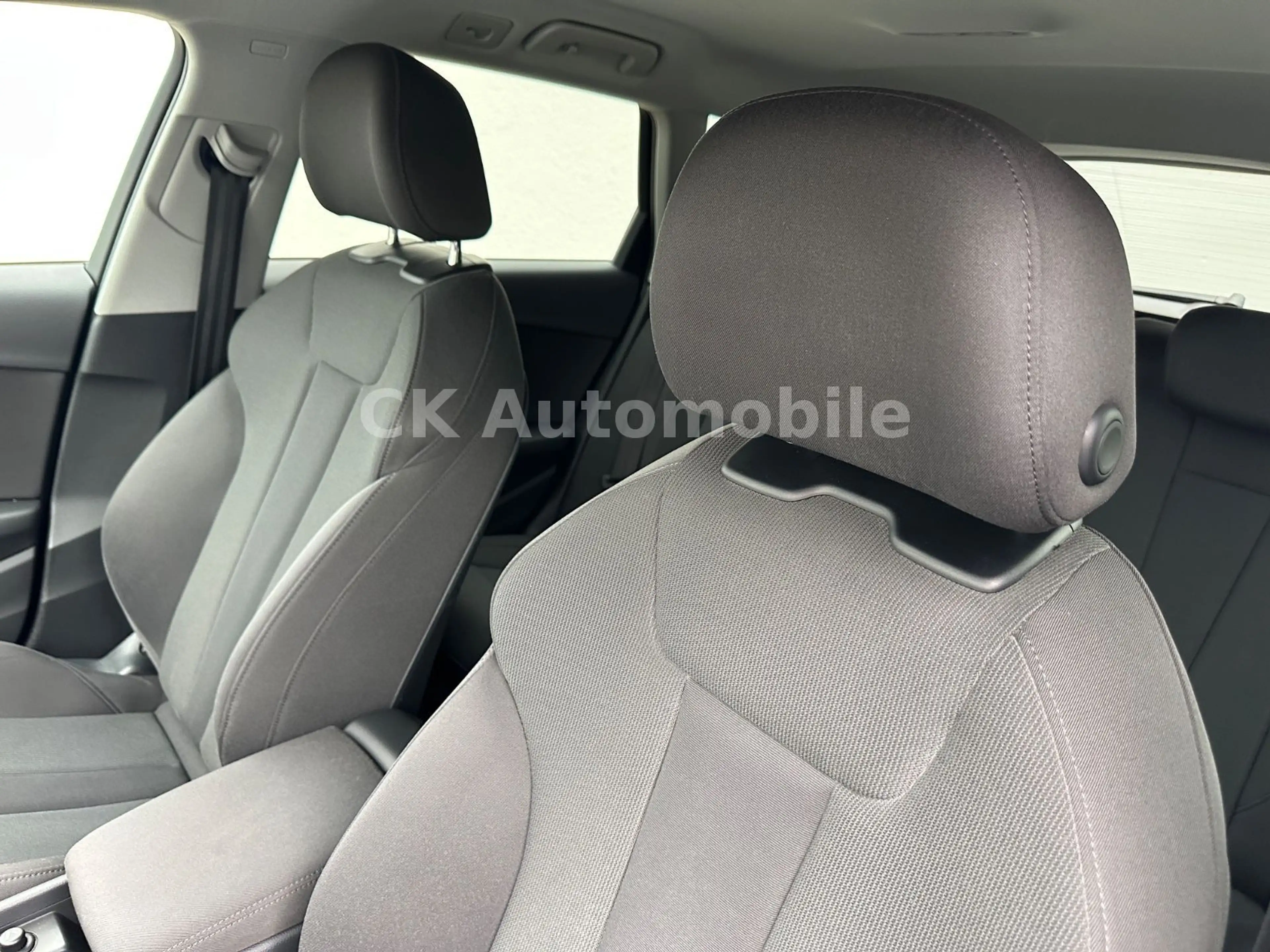 Audi A4 Avant 2.0 TDI S-Line/Navi MMI Plus/LED/PDC — photo 12