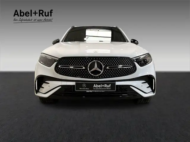 Mercedes-Benz GLC view 2