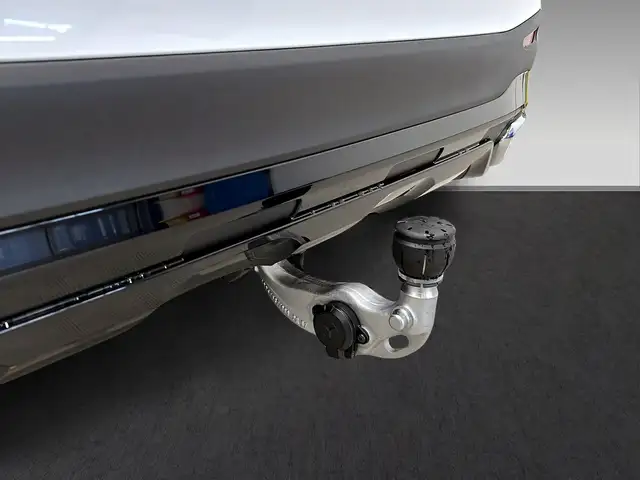 Mercedes-Benz GLC view 11